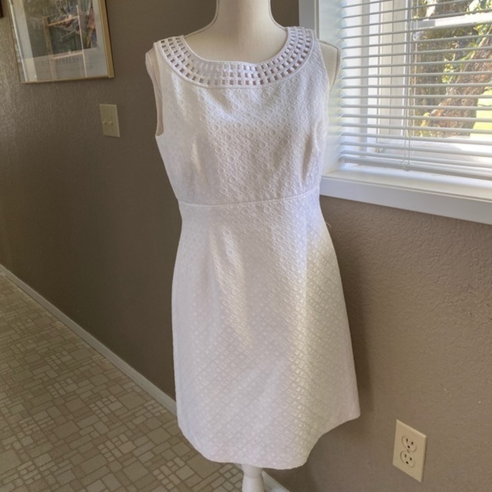 Tahari winter white textured sheath dress, Sz. 6P
